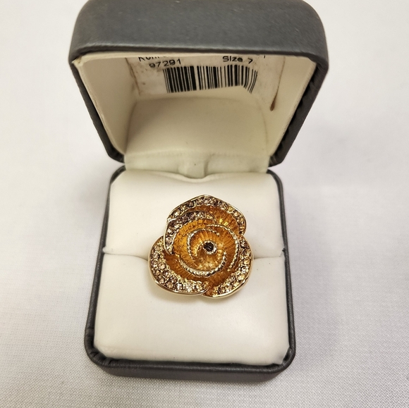 City Rox Golde Floral Ring with Sparkle - Picture 3 of 12